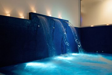 Pool waterfall