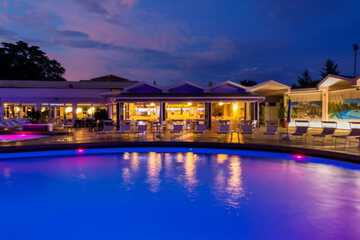 Poolside bar