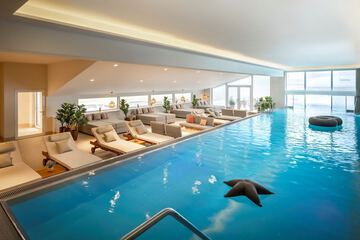 Indoor/outdoor pool