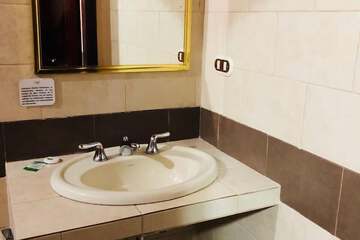 Bathroom sink