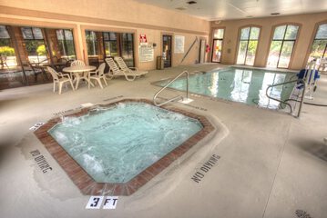 Indoor spa tub
