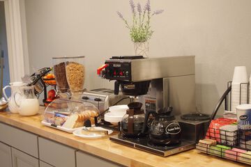 Breakfast/Coffee Service 31 of 37