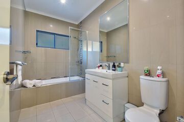 Deep soaking bathtub