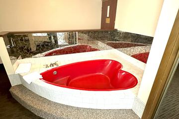 Private spa tub