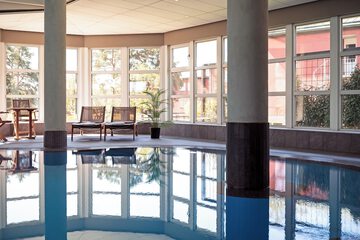 Indoor/outdoor pool