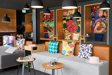 Lobby lounge