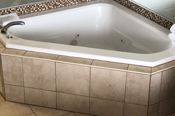 Jetted tub