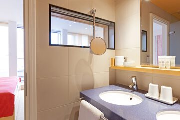 Bathroom sink