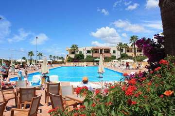 Poolside bar