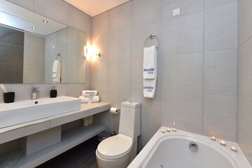 Private spa tub