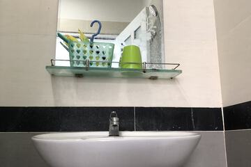 Bathroom sink