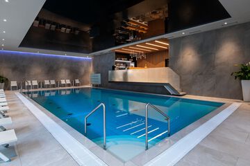 Poolside bar