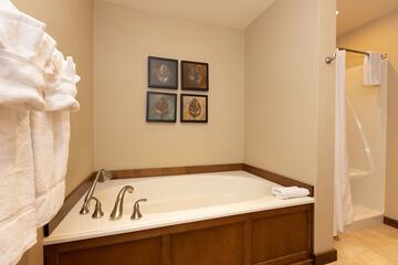 Jetted tub