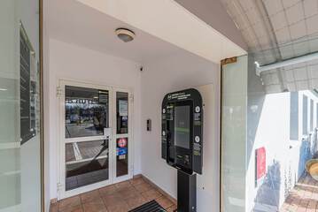 Check-in/check-out kiosk