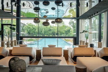 Indoor/outdoor pool