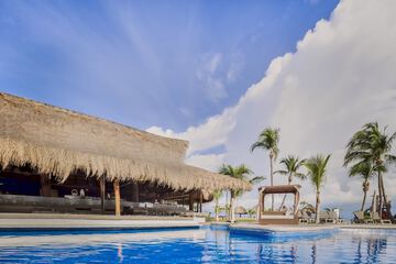 Poolside bar