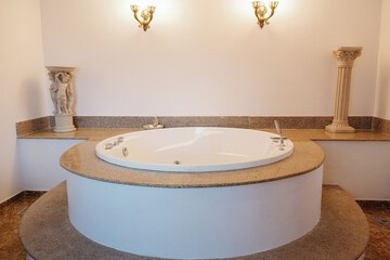 Jetted tub