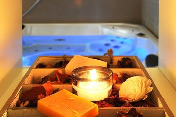 Indoor spa tub