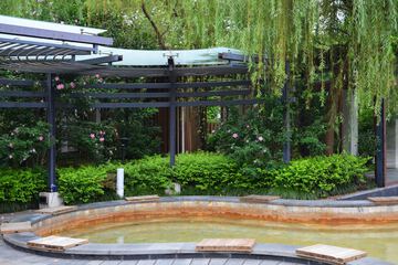 Outdoor spa tub