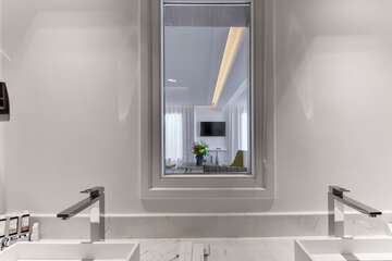 Bathroom sink
