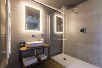 Bathroom shower