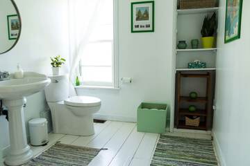 Bathroom sink
