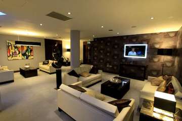 Lobby lounge