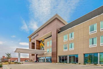 La Quinta Inn & Suites by Wyndham Waco Downtown Baylor