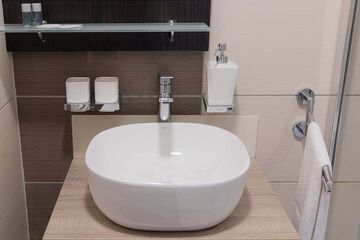 Bathroom sink