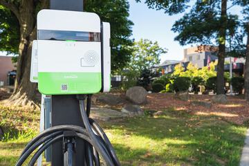 Electric vehicle charging station