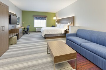 Holiday Inn Express & Suites Denton North by IHG