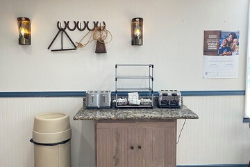 Breakfast/Coffee Service 114 of 135