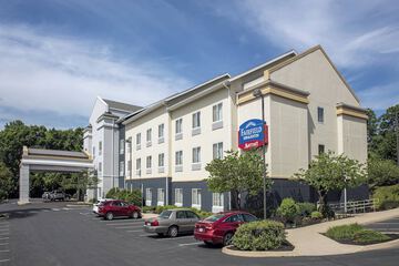 Fairfield Inn & Suites by Marriott State College