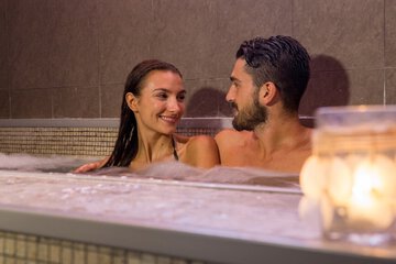 Indoor spa tub