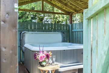 Private spa tub