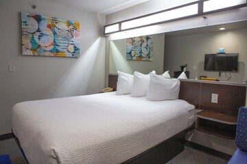 Room 9 of 30