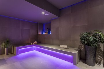 Indoor spa tub