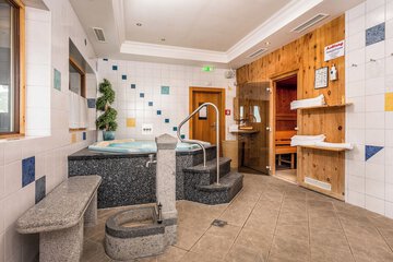 Indoor spa tub