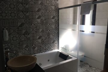 Jetted tub