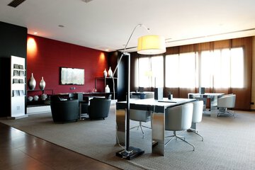 Lobby lounge