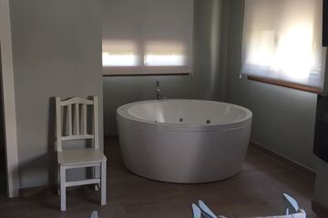 Private spa tub