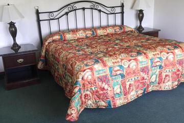 Hilltop Inn & Suites