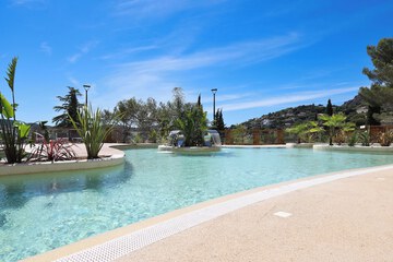 Pool waterfall