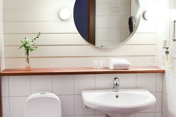 Bathroom amenities