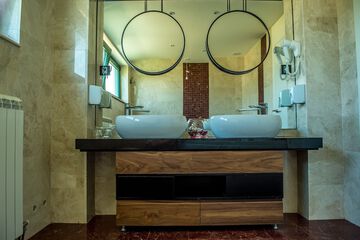 Bathroom sink