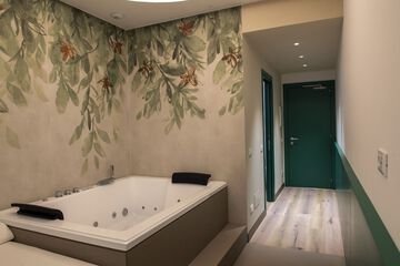 Private spa tub