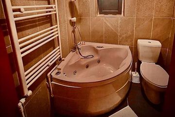 Jetted tub