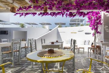 Poolside bar