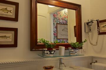 Bathroom sink