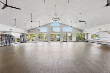 Ballroom/Hall 62 of 74